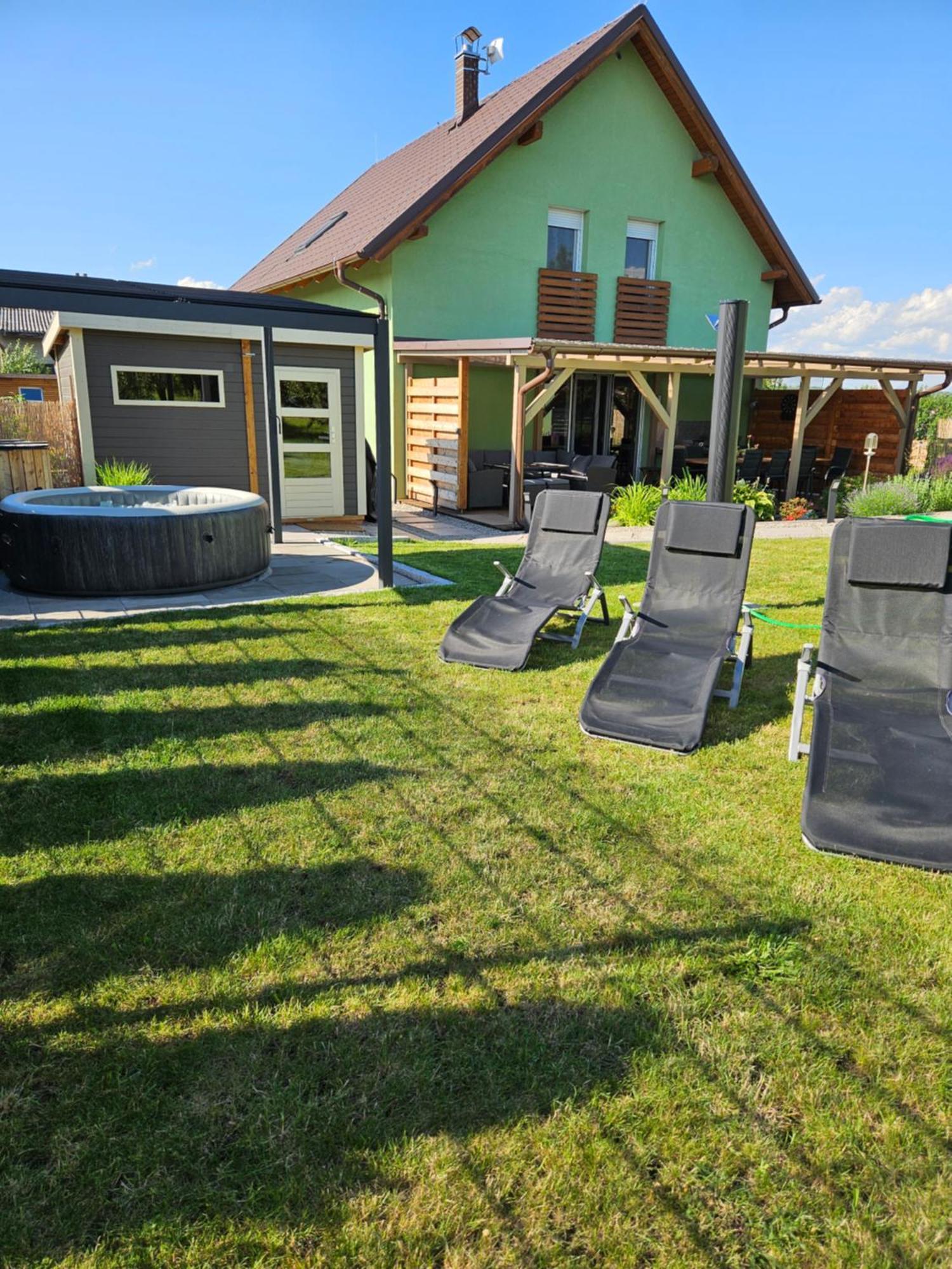 Holiday Home Znojmo W/ Wellness & Wine Exterior photo